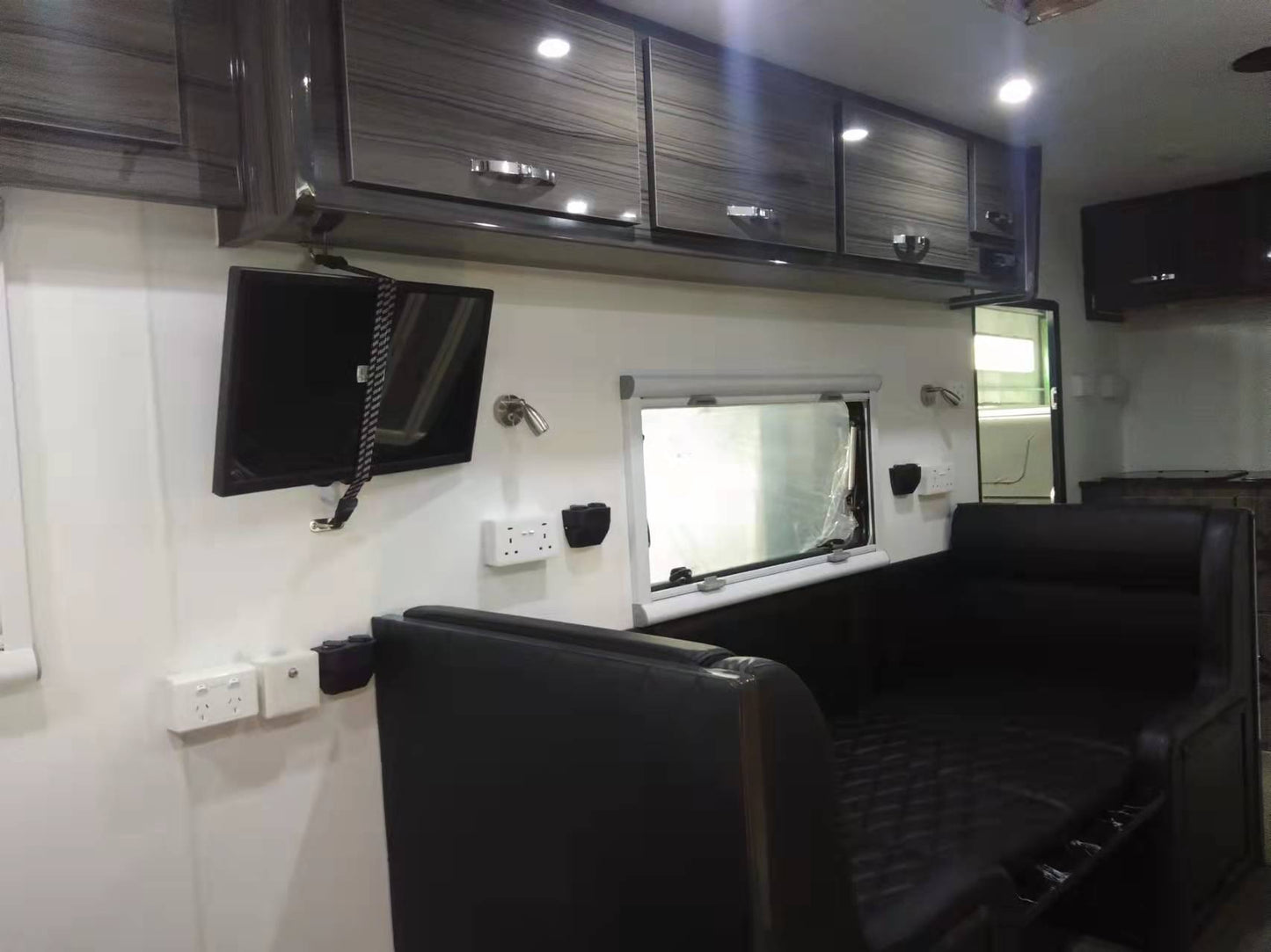 Explorer-19TB Caravan