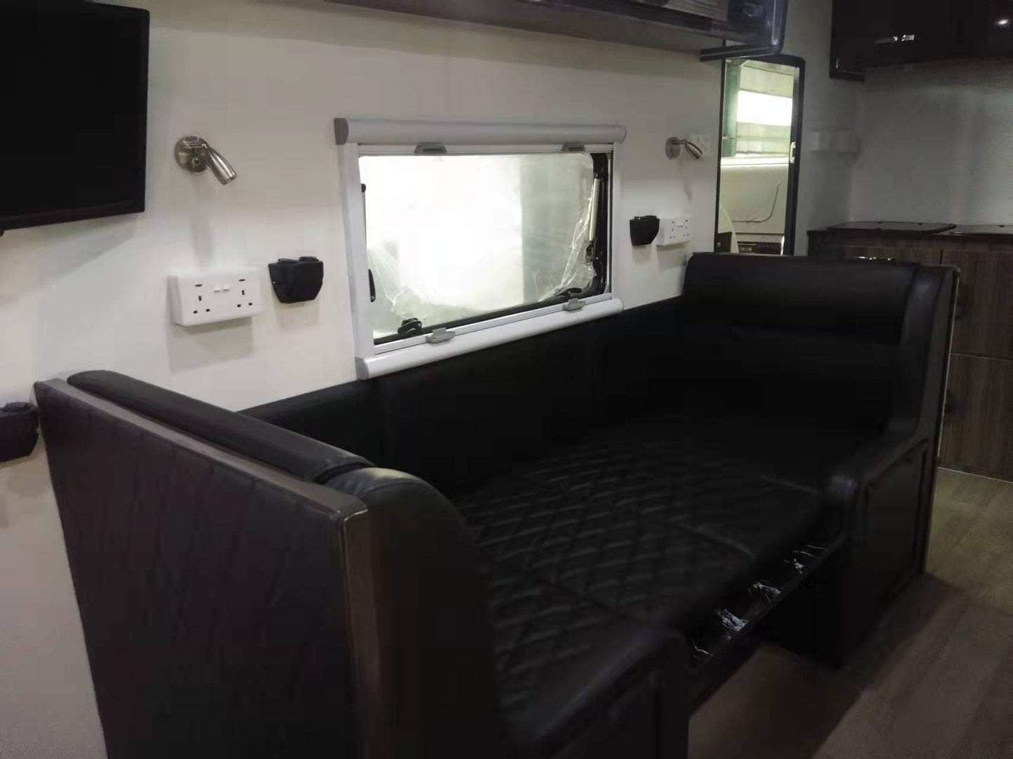 Explorer-19TB Caravan