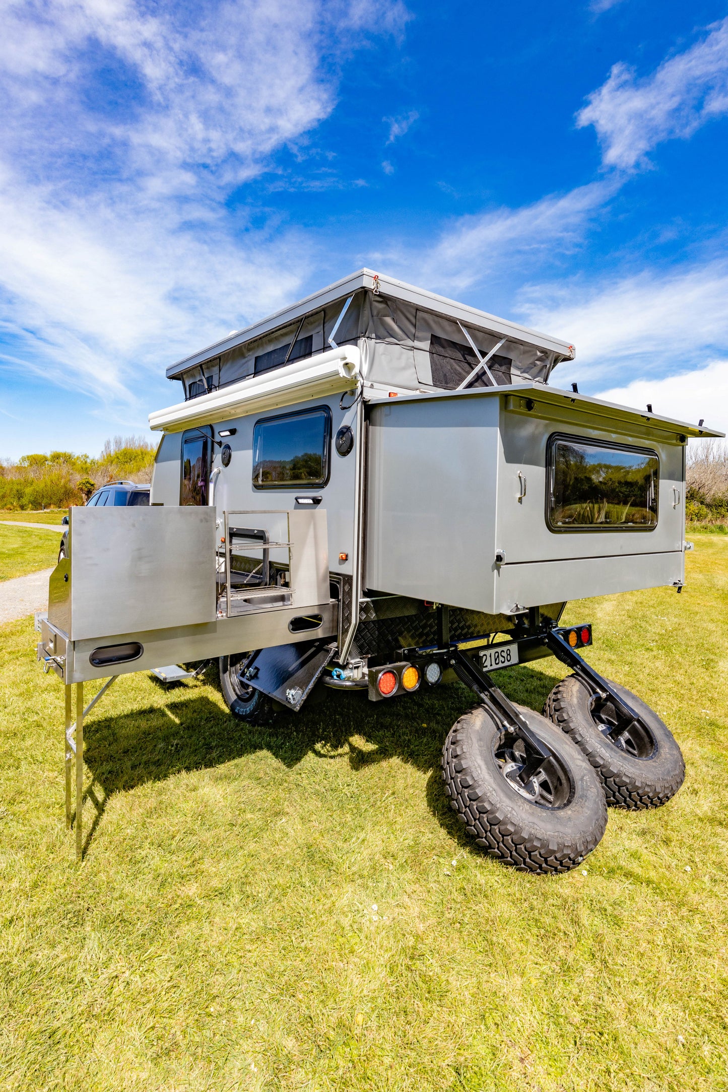 Explorer-11 Caravan