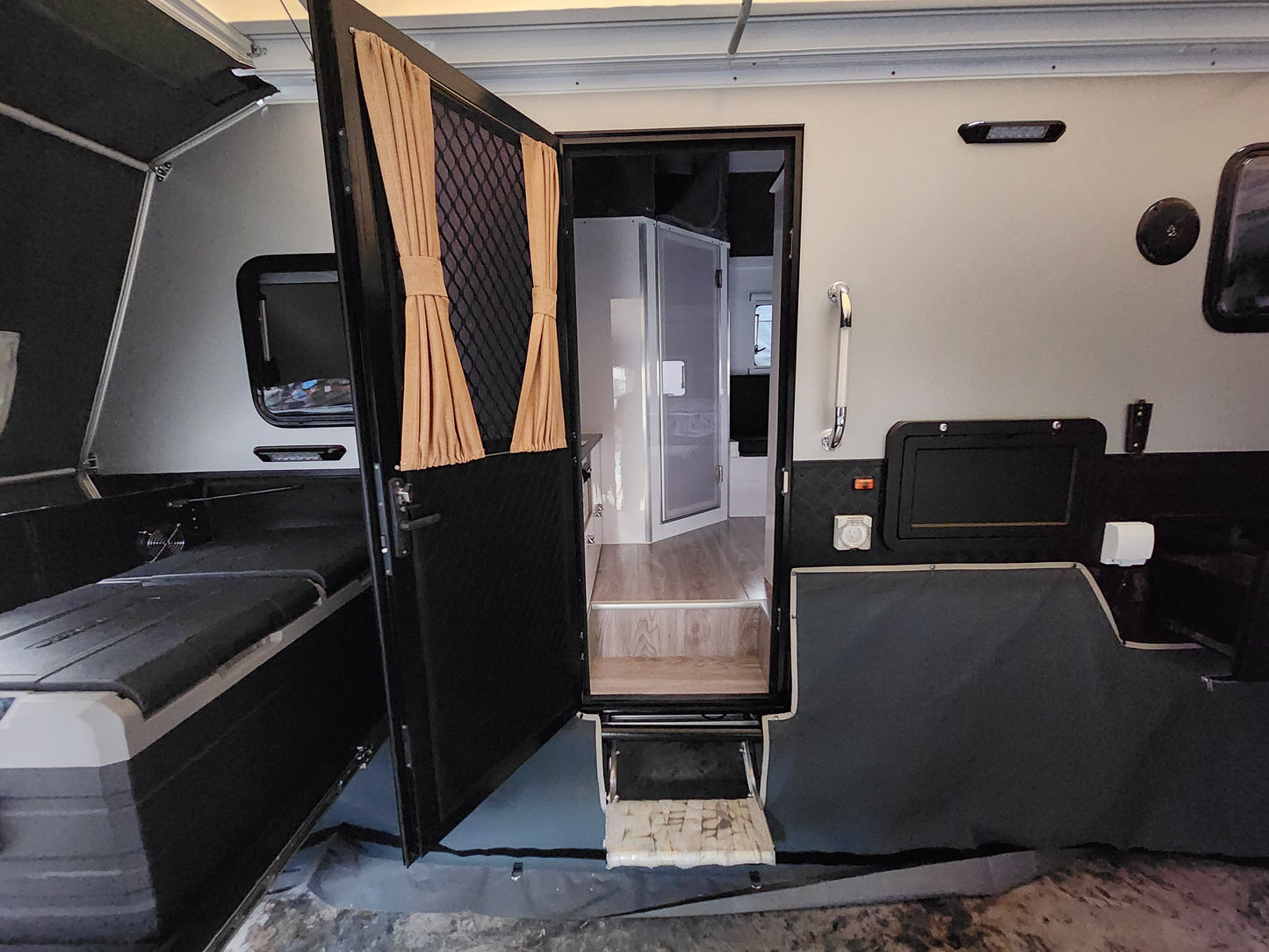 Explorer-13B Caravan