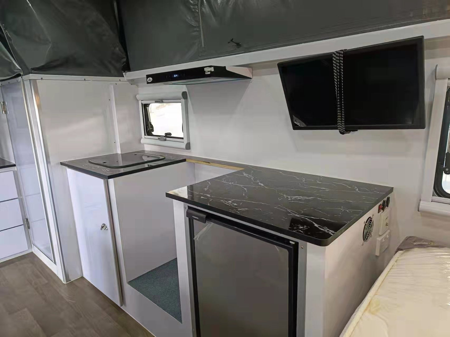 Explorer-17A Caravan