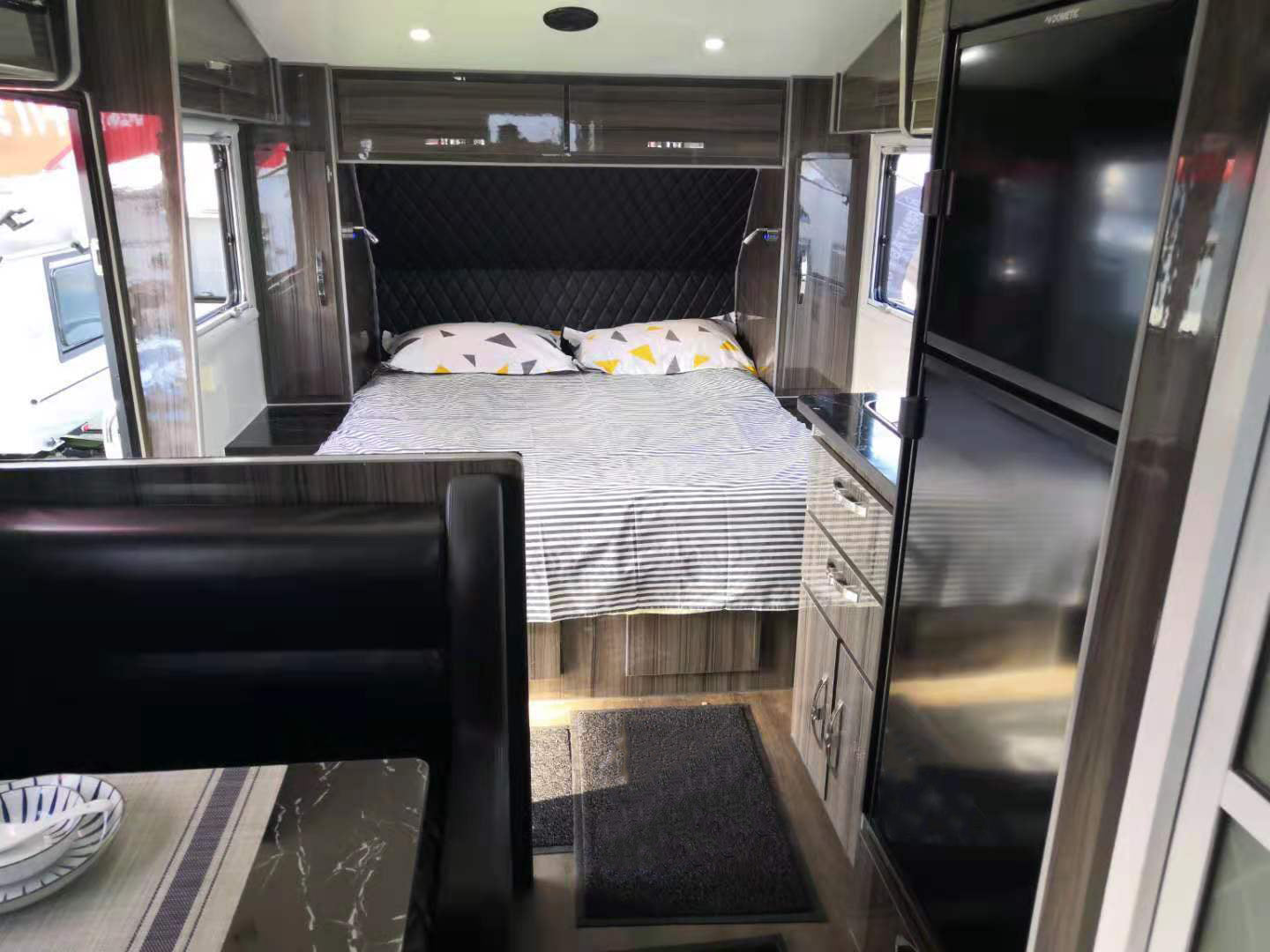 Explorer-17DB Caravan