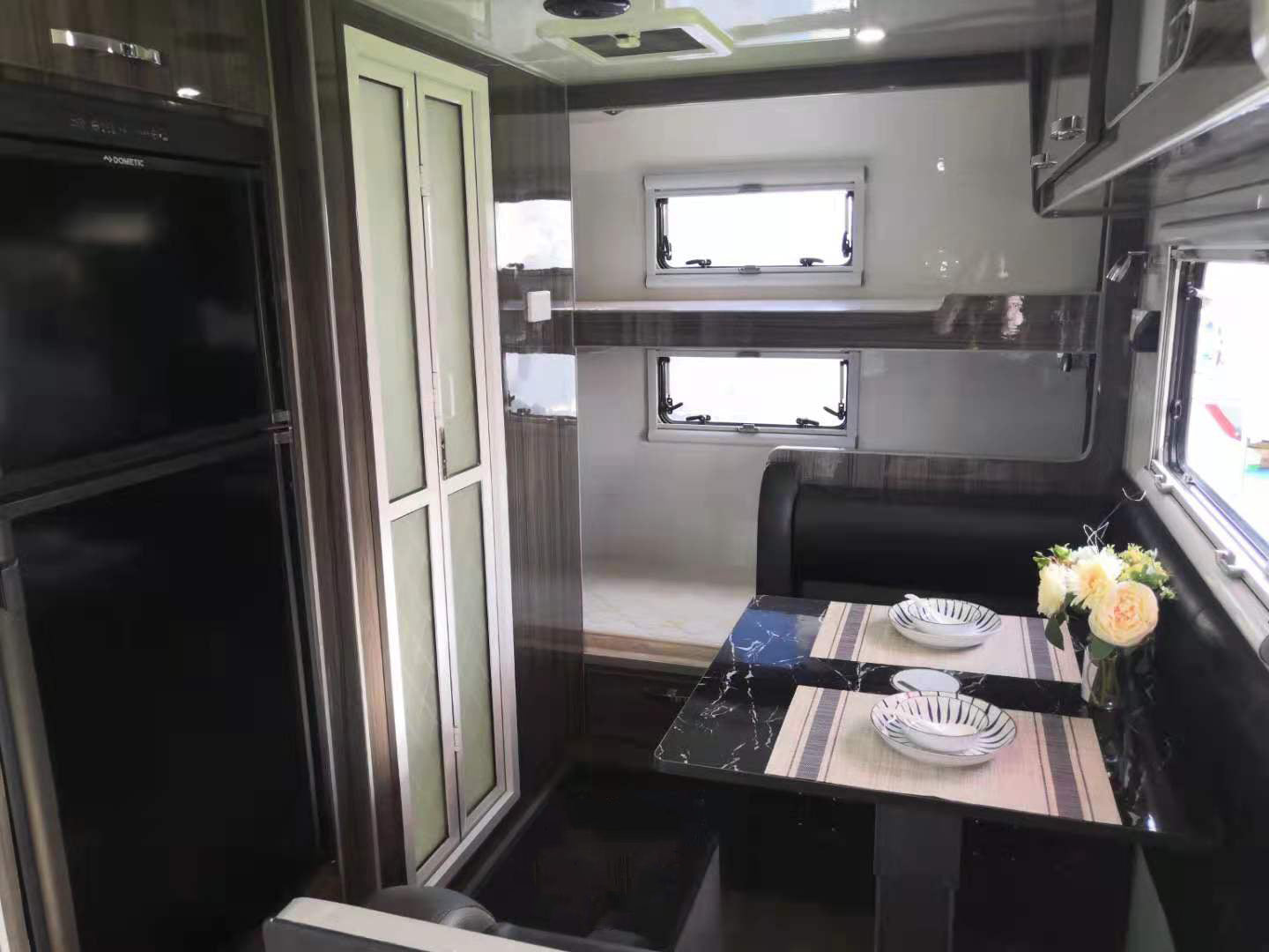 Explorer-17DB Caravan