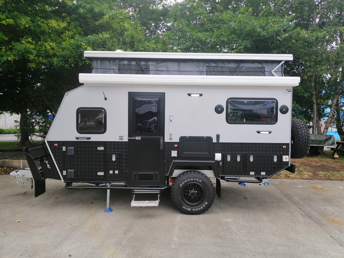 Explorer-13B Caravan