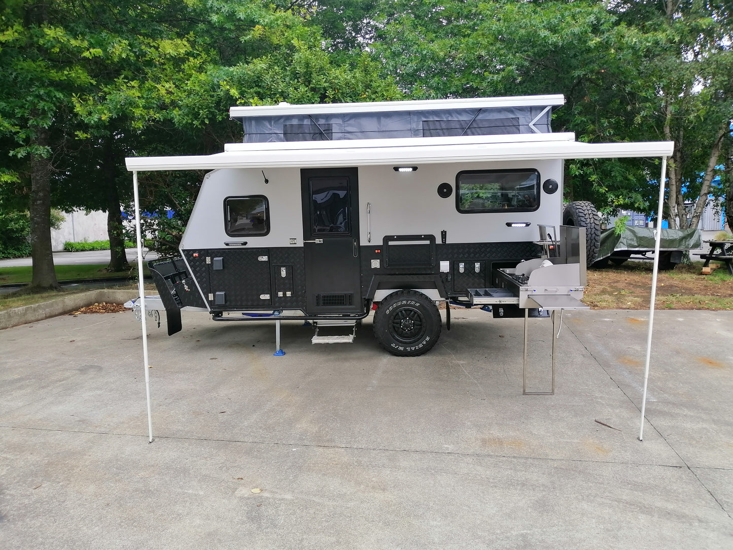 Explorer-13B Caravan